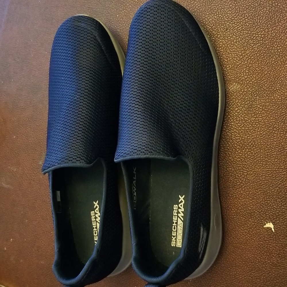 EUC Skechers shoes